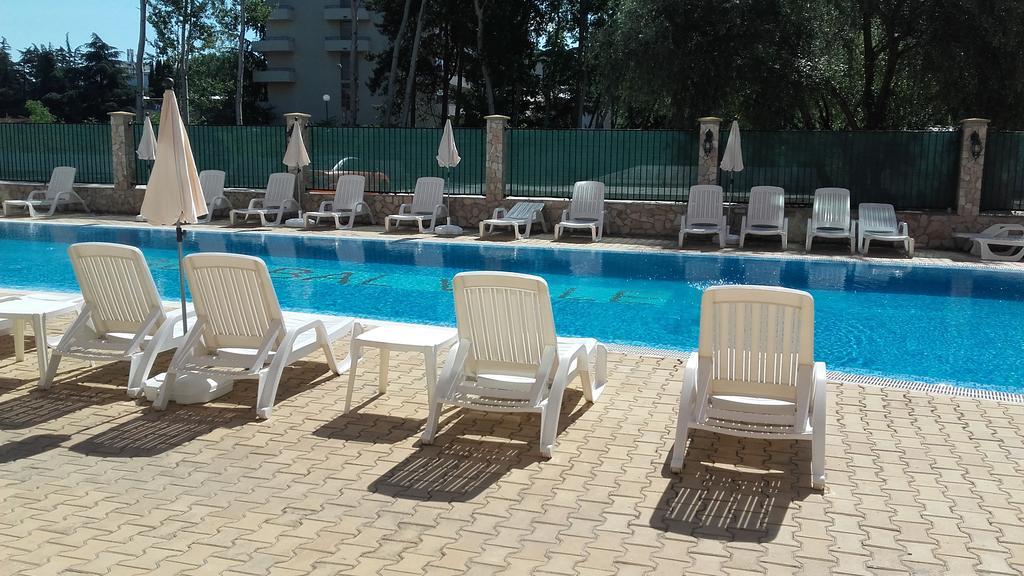 Global Ville Apartcomplex Sunny Beach Ngoại thất bức ảnh